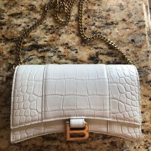 Hourglass Shoulder Bag In White Leather